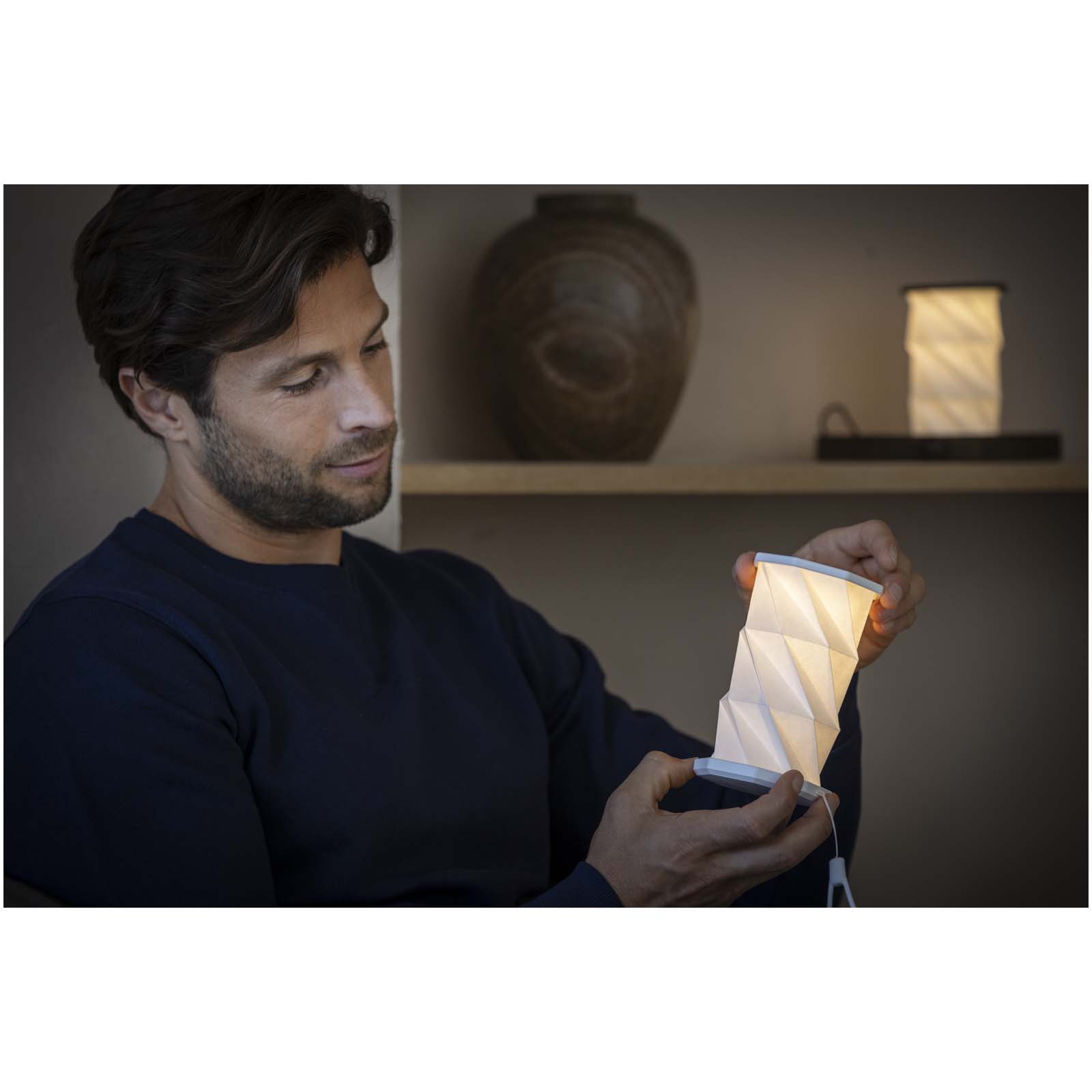 Celestia klappbare Tischlampe aus recyceltem Kunststoff