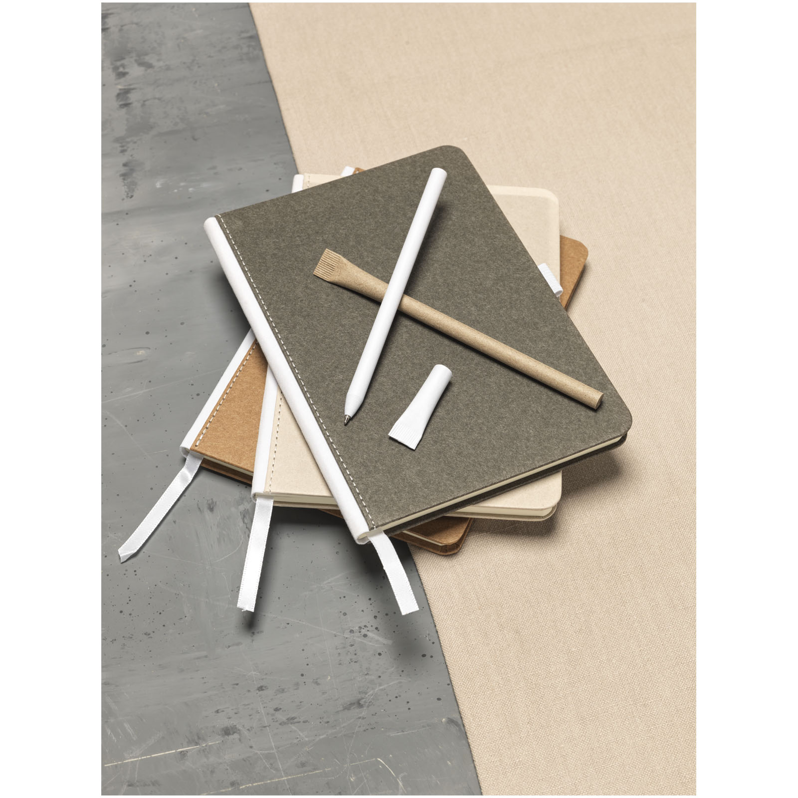 Asilah Kugelschreiber aus Recyclingpapier (blaue Mine)